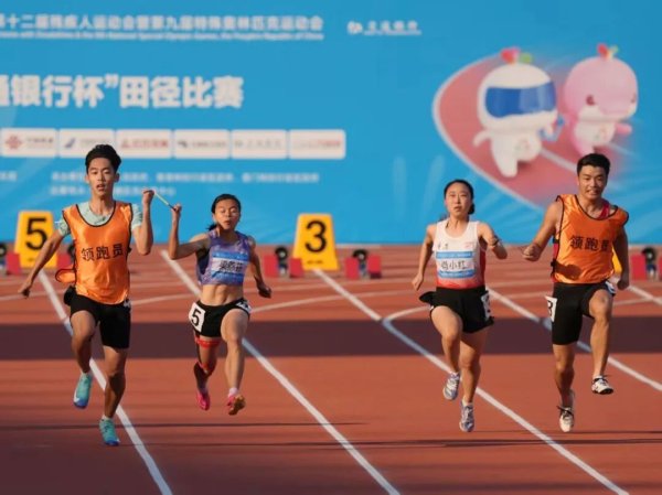 配资世家炒股配资开户 当一个人，选择成为另一个人的眼睛