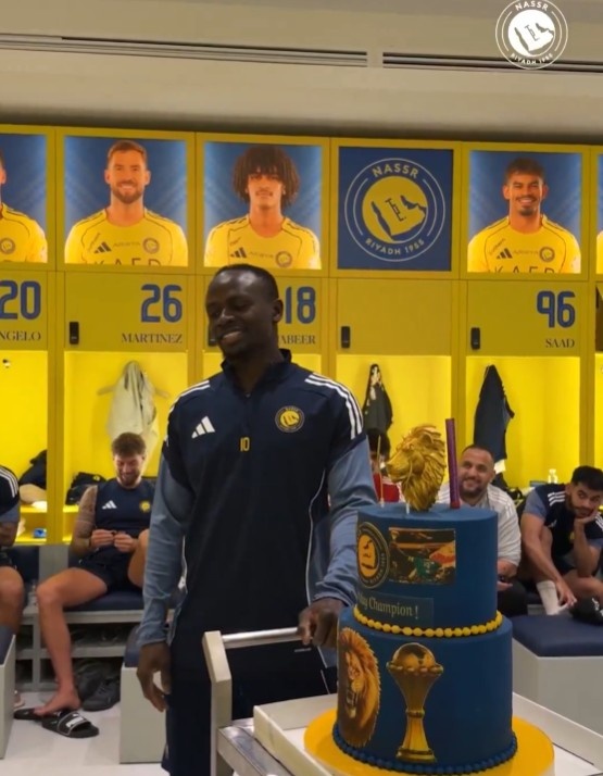 散户在哪个证券开户最好 C罗等队友鼓掌祝贺马内34岁生日，后者打趣：感谢为我过29岁生日